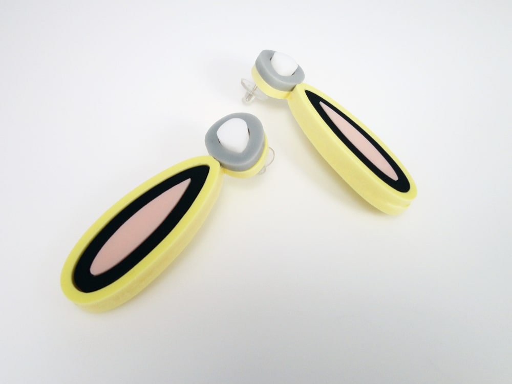 Avant-Garde Acrylic Oval Earrings 3