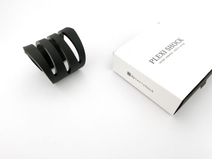 minimalistic thick bracelet by plexi shock