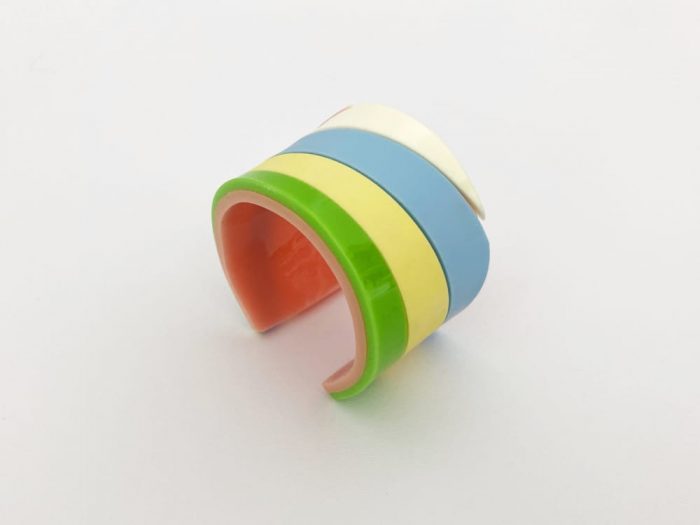 bracciale acrilico arcobaleno