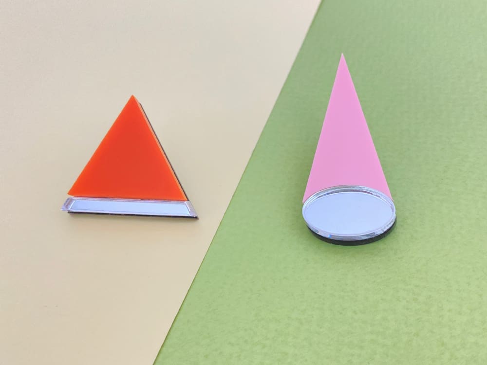 orecchini asimmetrici acrilico orecchini triangolo cono by plexi shock